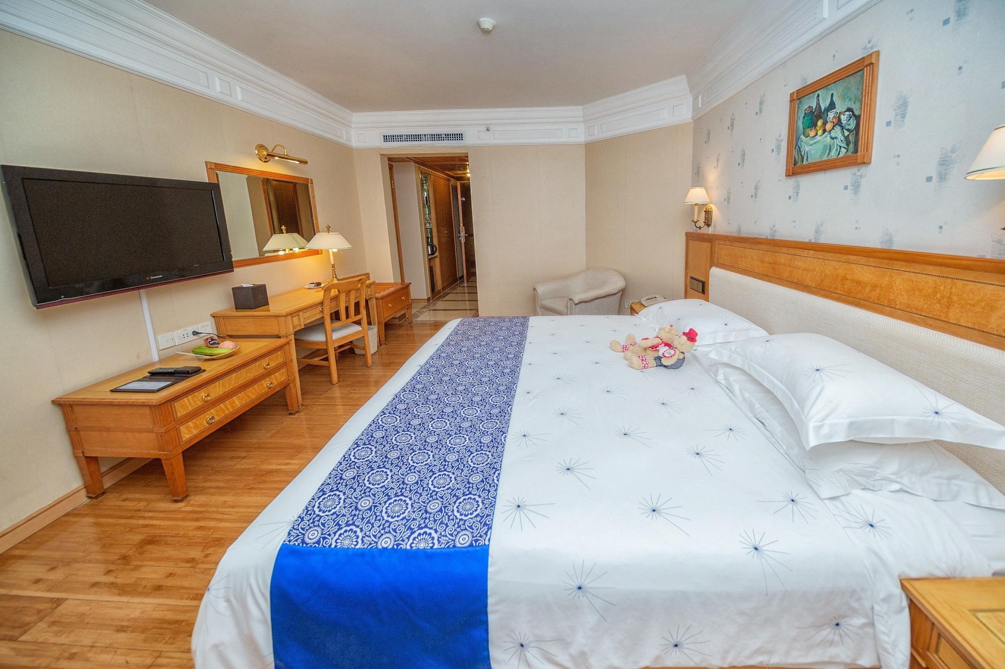 Hotel Silverland Донгуан Екстериор снимка