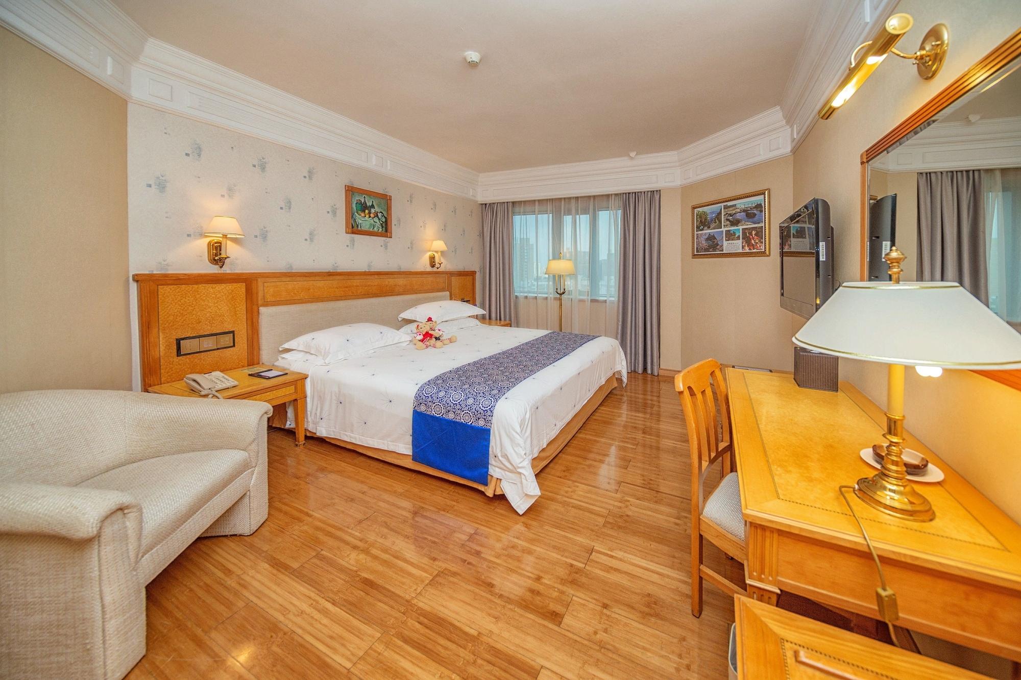 Hotel Silverland Донгуан Екстериор снимка