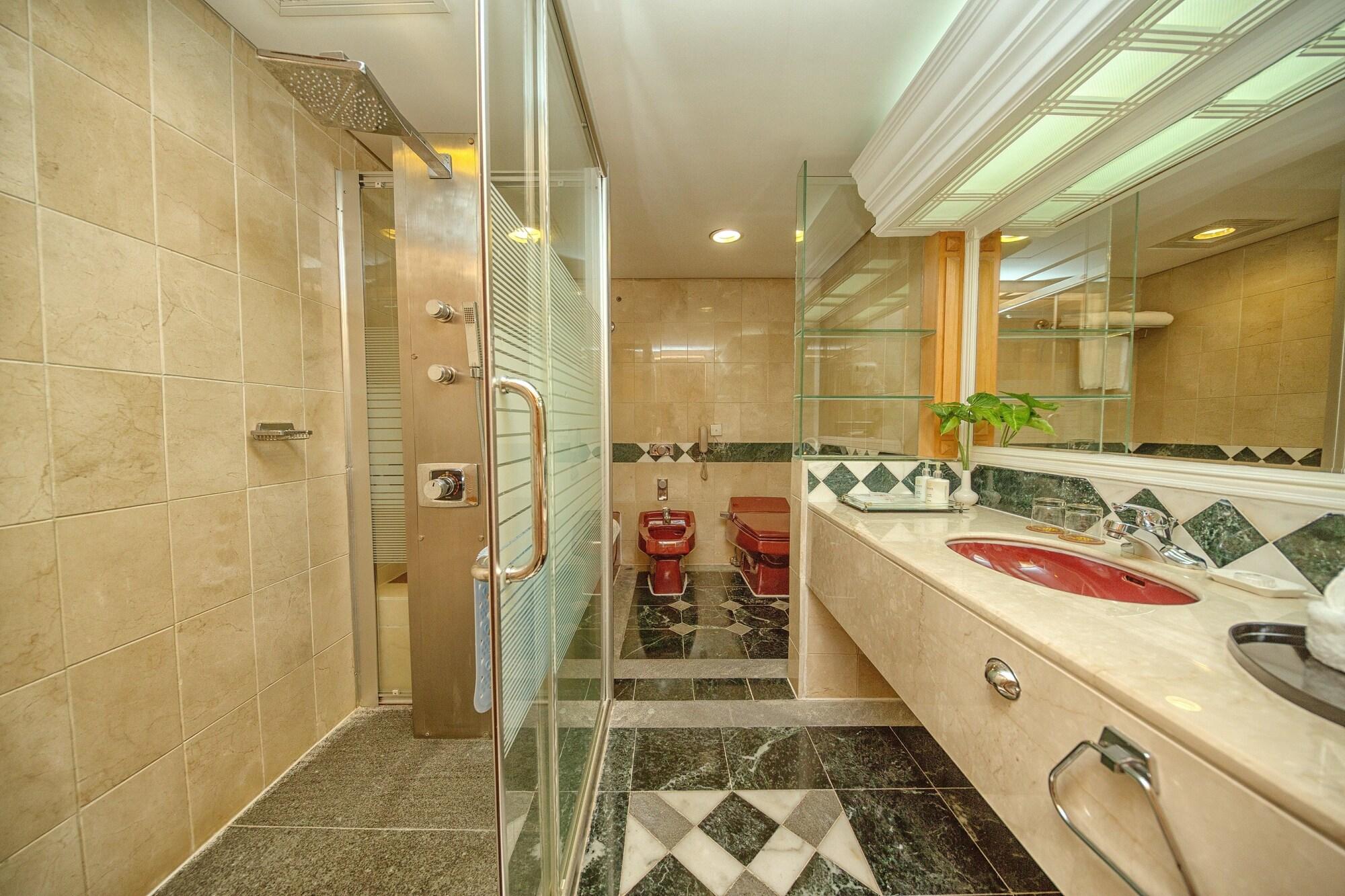 Hotel Silverland Донгуан Екстериор снимка