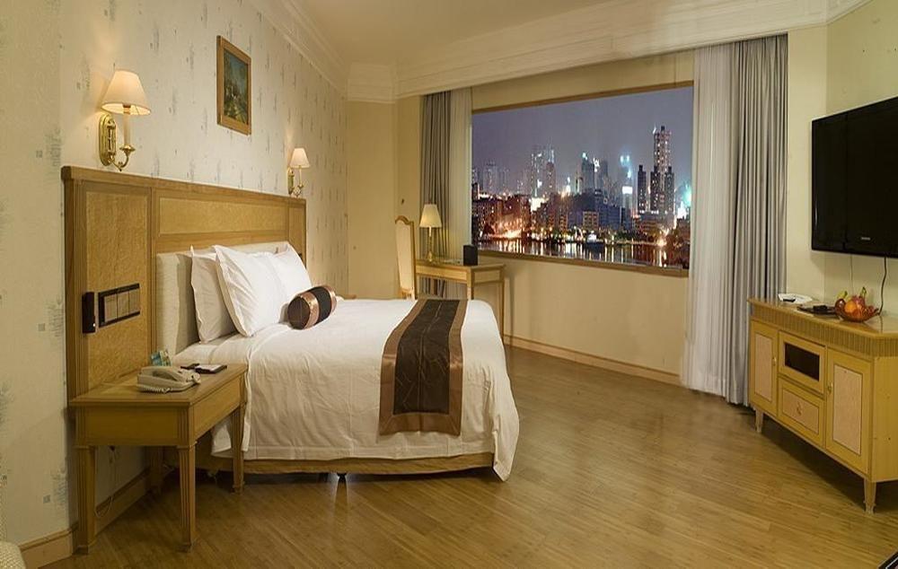 Hotel Silverland Донгуан Екстериор снимка