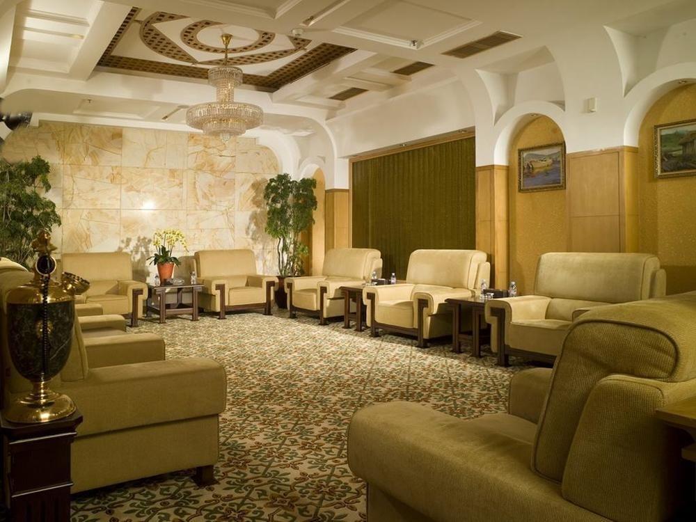 Hotel Silverland Донгуан Екстериор снимка