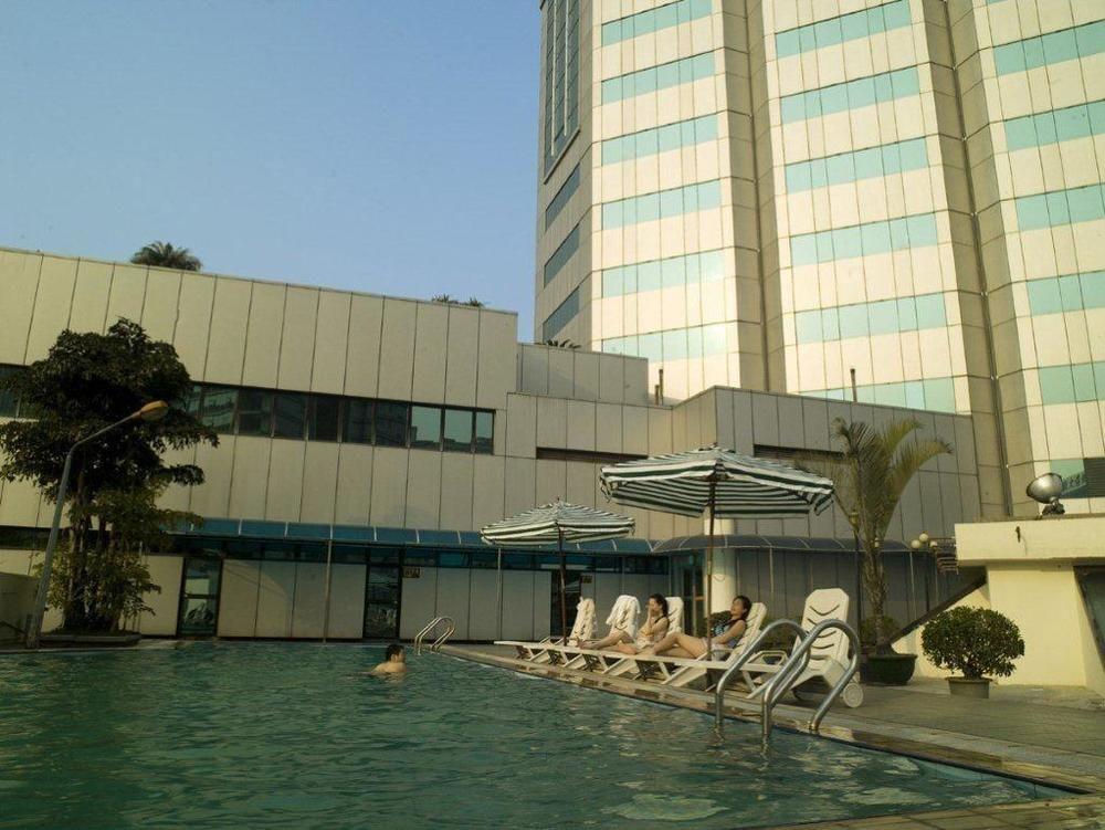Hotel Silverland Донгуан Екстериор снимка