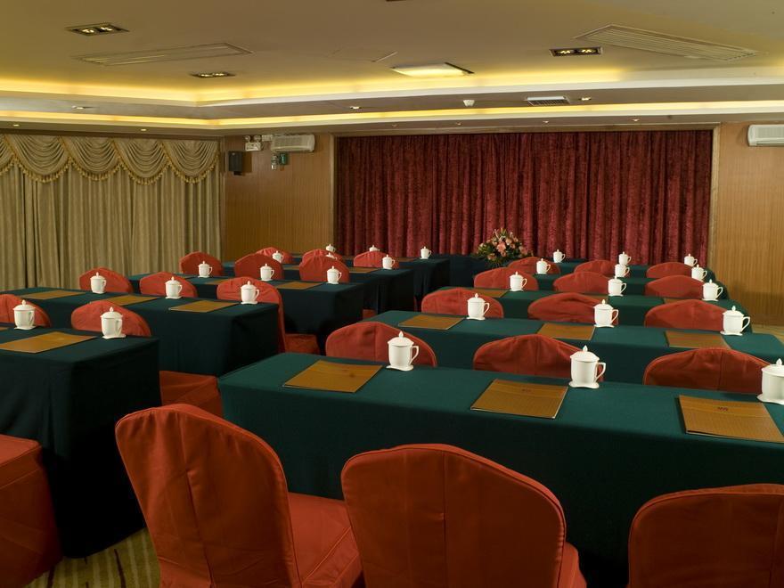 Hotel Silverland Донгуан Екстериор снимка