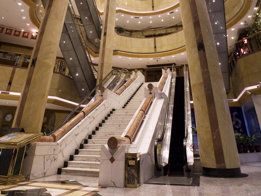 Hotel Silverland Донгуан Екстериор снимка